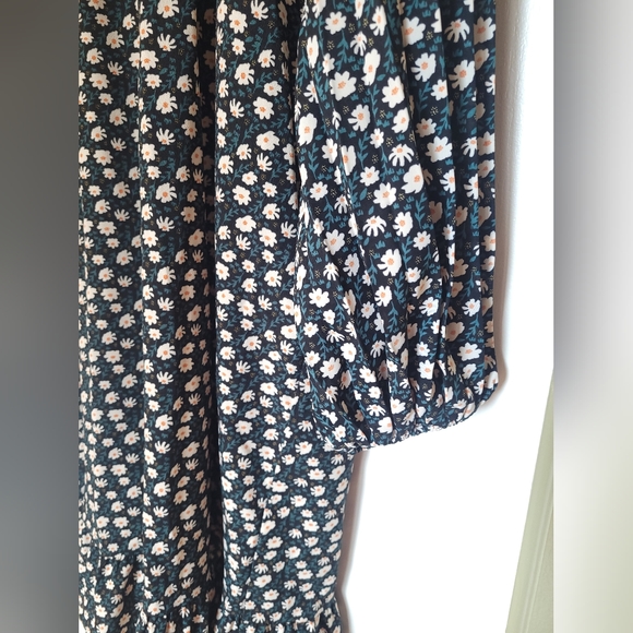 Carly Jean Los Angeles Dress - Picture 4 of 5